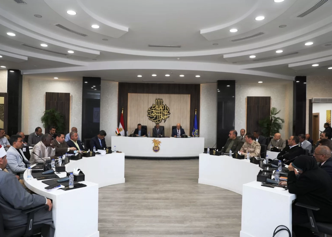 محافظ أسوان يهنئ أبناء المحافظة بالعيد القومى 19 - جريدة المساء