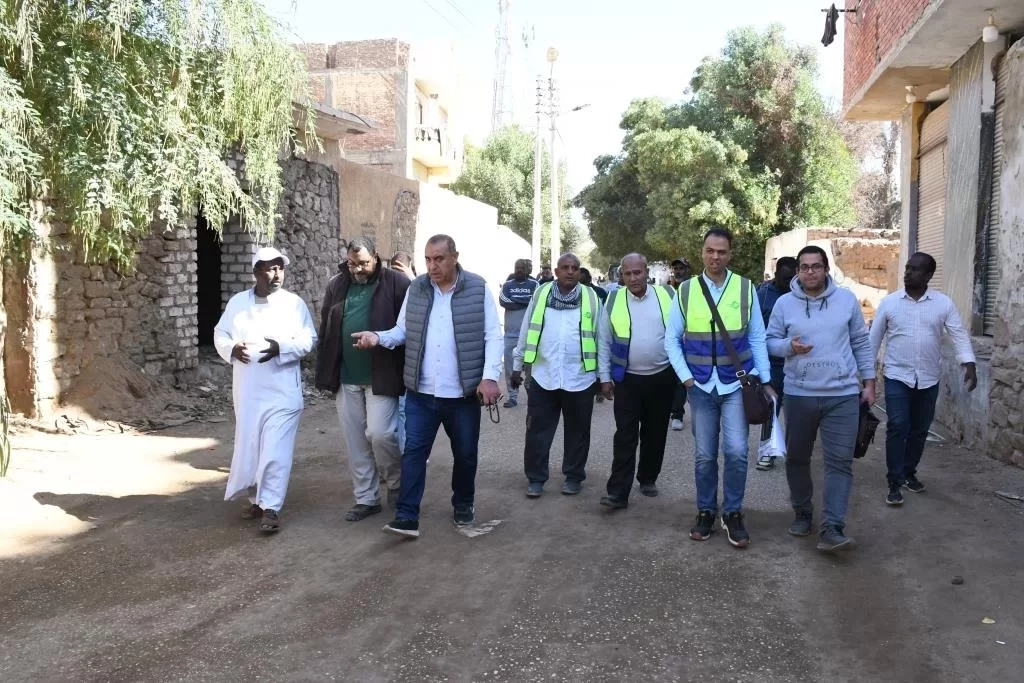 محافظ أسوان: لجنة مشتركة تبدأ المعاينة الميدانية للحد من معاناة أهالى الكرور 19 - جريدة المساء