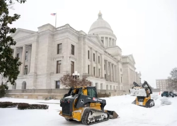 عاصفة ثلجية بأمريكا