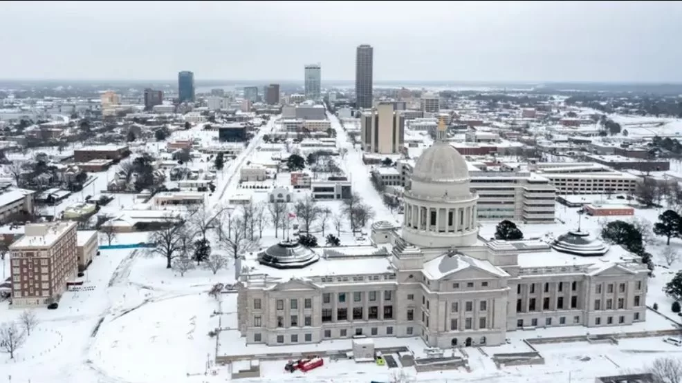 عاصفة عاتية تضرب أمريكا تترك 230 ألف بدون كهرباء.. وتلغي آلاف الرحلات الجوية 28 - جريدة المساء عاصفة عاتية تضرب أمريكا تترك 230 ألف بدون كهرباء.. وتلغي آلاف الرحلات الجوية 27 - جريدة المساء
