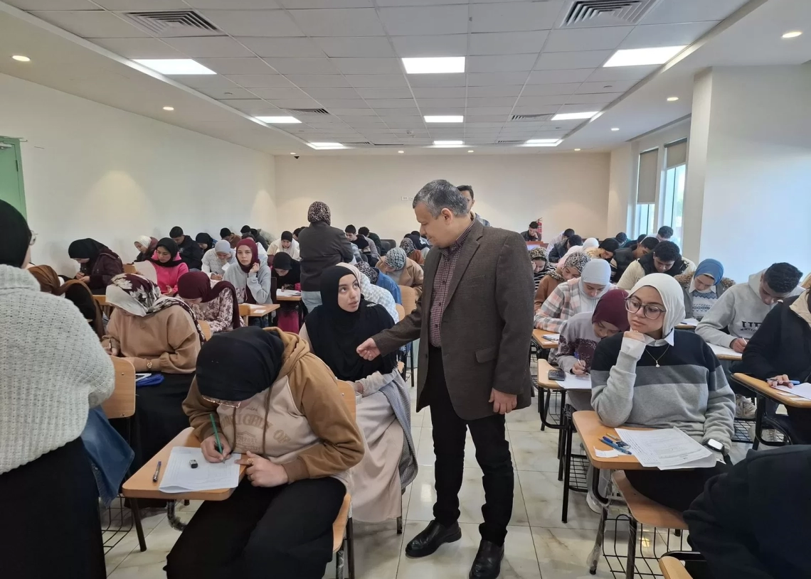 عميد تكنولوجيا الصناعة والطاقة يتفقد اختبارات طلاب تكنولوجيا المعلومات بجامعة الدلتا 17 - جريدة المساء