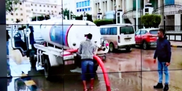 محافظ كفرالشيخ يتابع جهود كسح مياه الأمطار بمراكز ومدن المحافظة من مركز سيطرة الشبكة الوطنية للطوارئ والسلامة العامة 1 - جريدة المساء