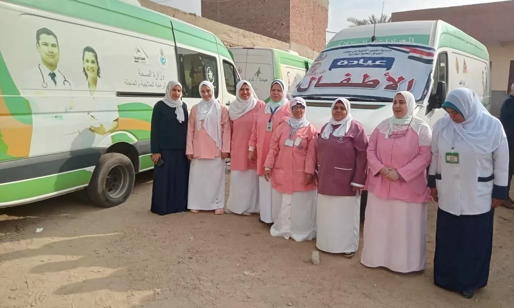 فحص وعلاج 1300 حالة وتقديم أكثر من 3800 خدمة طبية مجانية لأهالي قرية سدمنت الجبل ببني سويف 19 - جريدة المساء