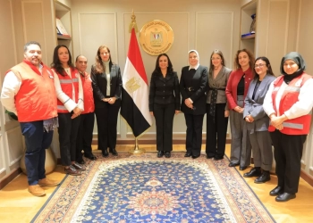 لقاء وفد الصليب الأحمر