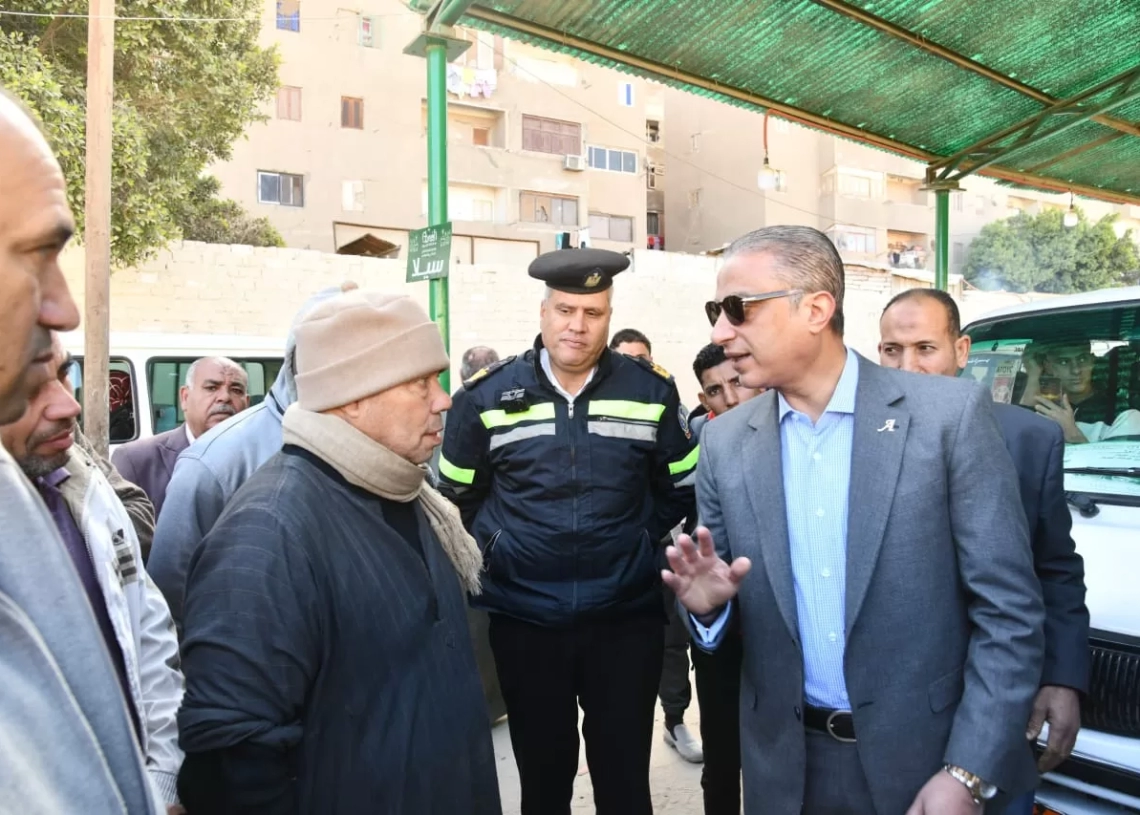 محافظ الفيوم يتفقد سير العمل بعدد من مواقف سيارات الأجرة 19 - جريدة المساء