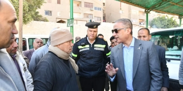 محافظ الفيوم يتفقد سير العمل بعدد من مواقف سيارات الأجرة 1 - جريدة المساء