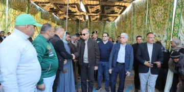 محافظ المنيا يقدّم العزاء ويلتقي بأسر ضحايا حادث عمال المحاجر 2 - جريدة المساء محافظ المنيا يقدّم العزاء ويلتقي بأسر ضحايا حادث عمال المحاجر 1 - جريدة المساء