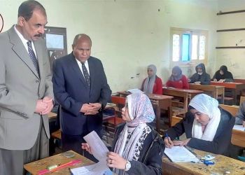 محافظ سوهاج يتفقد لجان إمتحانات الشهادة الإعدادية 49 - جريدة المساء