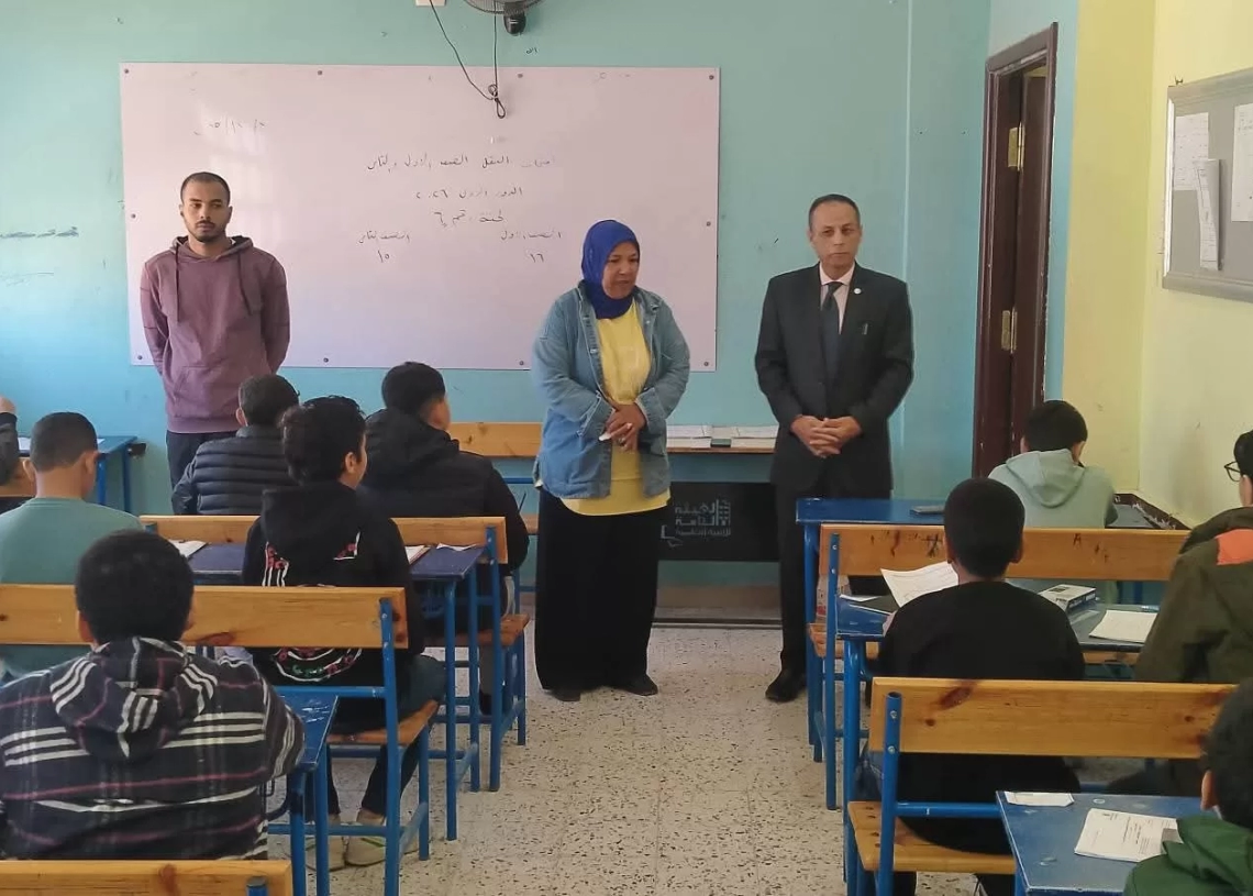مدير إدارة طور سيناء يتفقد امتحانات النقل بمدرسة إبراهيم الرفاعي الإعدادية 17 - جريدة المساء