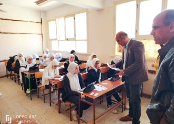 مدير الإدارة التعليمية بالمنيا يتفقد لجان امتحانات المرحلة الثانوية الالكترونية 27 - جريدة المساء
