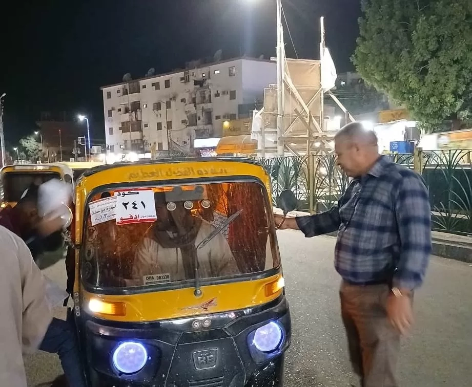 محافظ أسوان يوجه لتطبيق تعريفة موحدة لمركبات التوك توك بإدفو 19 - جريدة المساء