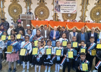 محافظ أسوان يكلف السكرتير العام لحضور فعاليات حفل تكريم الطلاب والطالبات الذين حققوا المراكز الأولى فى مسابقة أوائل الطلبة 27 - جريدة المساء