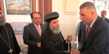 بمناسبة أعياد الميلاد المجيد .. محافظ أسوان يتقدم المهنئين للأخوة الأقباط بكنائس الأرثوذكس والإنجلية والكاثوليك 1 - جريدة المساء