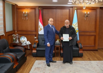 محافظ كفرالشيخ يُسلّم 6 عقود تقنين أراضي أملاك دولة للمستفيدين من المواطنين 25 - جريدة المساء
