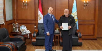 محافظ كفرالشيخ يُسلّم 6 عقود تقنين أراضي أملاك دولة للمستفيدين من المواطنين 2 - جريدة المساء محافظ كفرالشيخ يُسلّم 6 عقود تقنين أراضي أملاك دولة للمستفيدين من المواطنين 1 - جريدة المساء