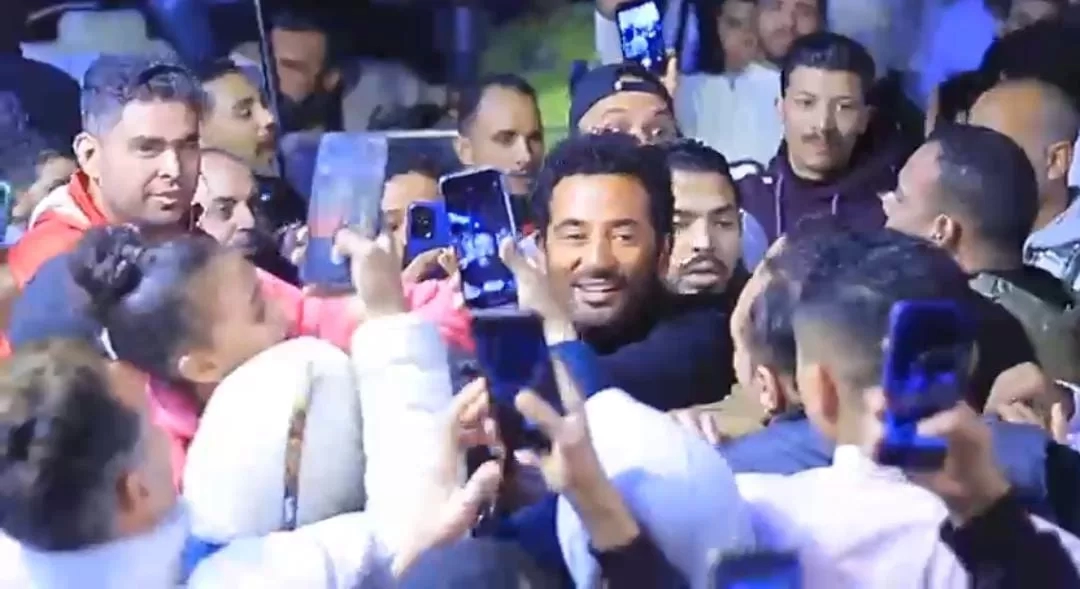 "إفراج" يتسبب في ازدحام مروري حاد بسبب عمرو سعد 18 - جريدة المساء