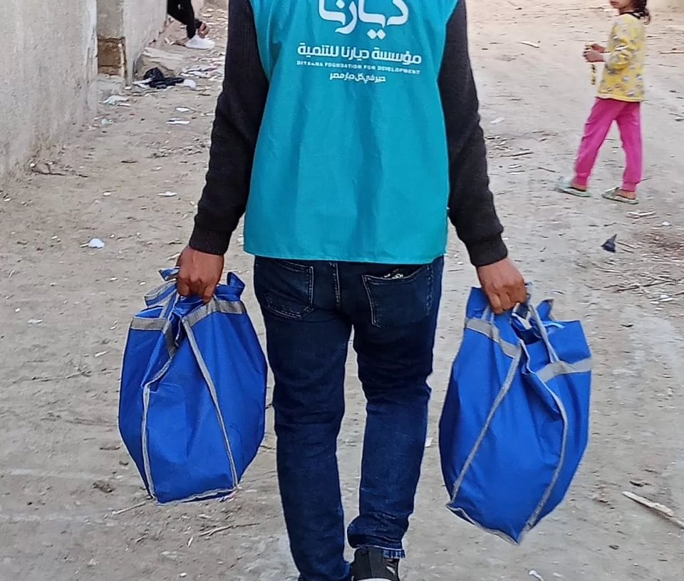 «ديارنا» تبدأ توزيع كراتين رمضان على المستحقين بالمنيا 17 - جريدة المساء