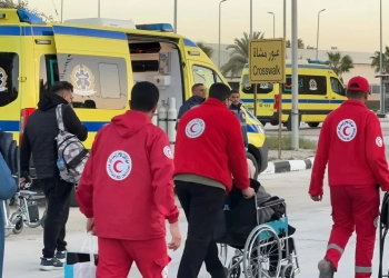 فرق الهلال الأحمر تستقبل دفعة جديدة من الأشقاء المصابين