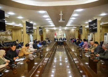 محافظ كفرالشيخ يلتقي الإعلاميين ويستعرض خطط التنمية ويعد بدراسة المطالب 27 - جريدة المساء