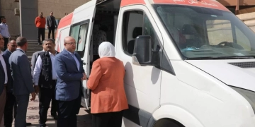 محافظ بني سويف يتفقد سير العمل في حملة التبرع بالدم بديوان عام المحافظة 9 - جريدة المساء