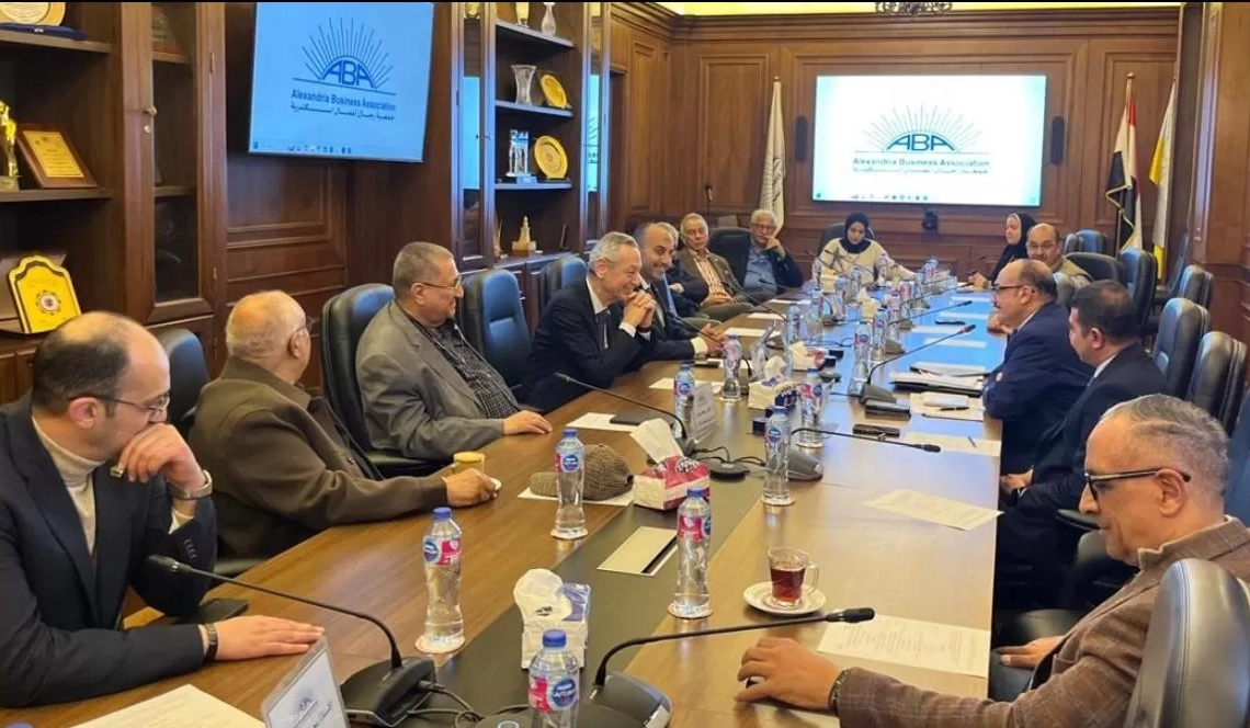 رجال أعمال الإسكندرية يناقشون قانون الإيجار الجديد مع فرحات 25 - جريدة المساء رجال أعمال الإسكندرية يناقشون قانون الإيجار الجديد مع فرحات 24 - جريدة المساء