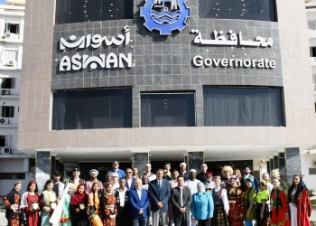 تكريم فرق الفنون الشعبية المشاركة فى مهرجان أسوان الدولى للثقافة 33 - جريدة المساء