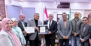 أيمن موسى يكرّم مدير عام التعليم العام بالإسماعيلية 19 - جريدة المساء