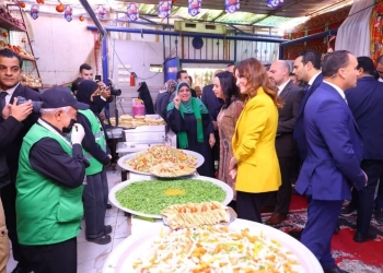 وزيرة التضامن ونائب محافظ الجيزة تطلعان على وحدة إطعام "الحاجة عزيزة" بإمبابة 29 - جريدة المساء