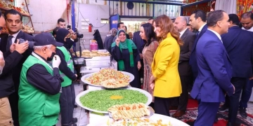 وزيرة التضامن ونائب محافظ الجيزة تطلعان على وحدة إطعام "الحاجة عزيزة" بإمبابة 1 - جريدة المساء