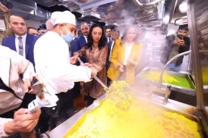 وزيرة التضامن ونائب محافظ الجيزة تتفقدان وحدة إطعام "المحروسة" بالوراق 29 - جريدة المساء