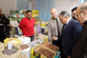 المحافظ يطلق معارض"أهلاً رمضان" بالزقازيق بتخفيضات تصل إلى 30%. 31 - جريدة المساء