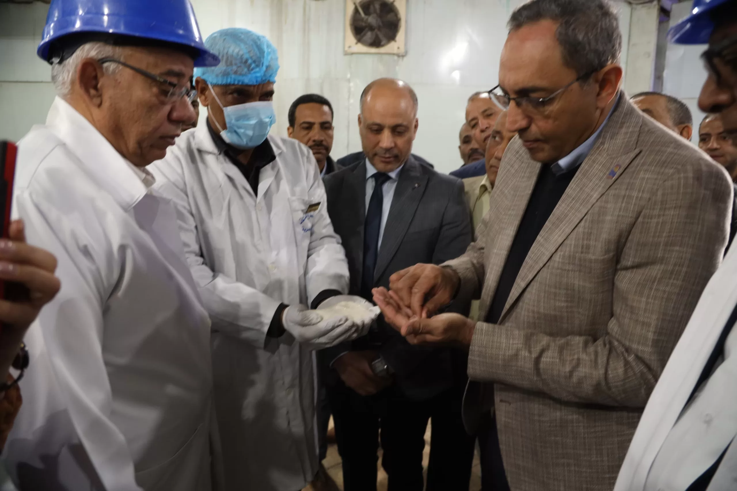 محافظ قنا يفتتح موسم عصير القصب بمصنع سكر دشنا 23 - جريدة المساء