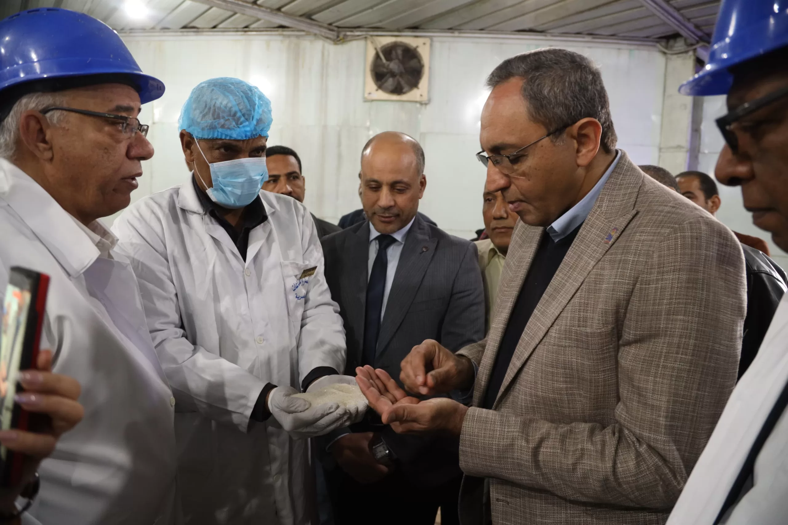 محافظ قنا يفتتح موسم عصير القصب بمصنع سكر دشنا 43 - جريدة المساء