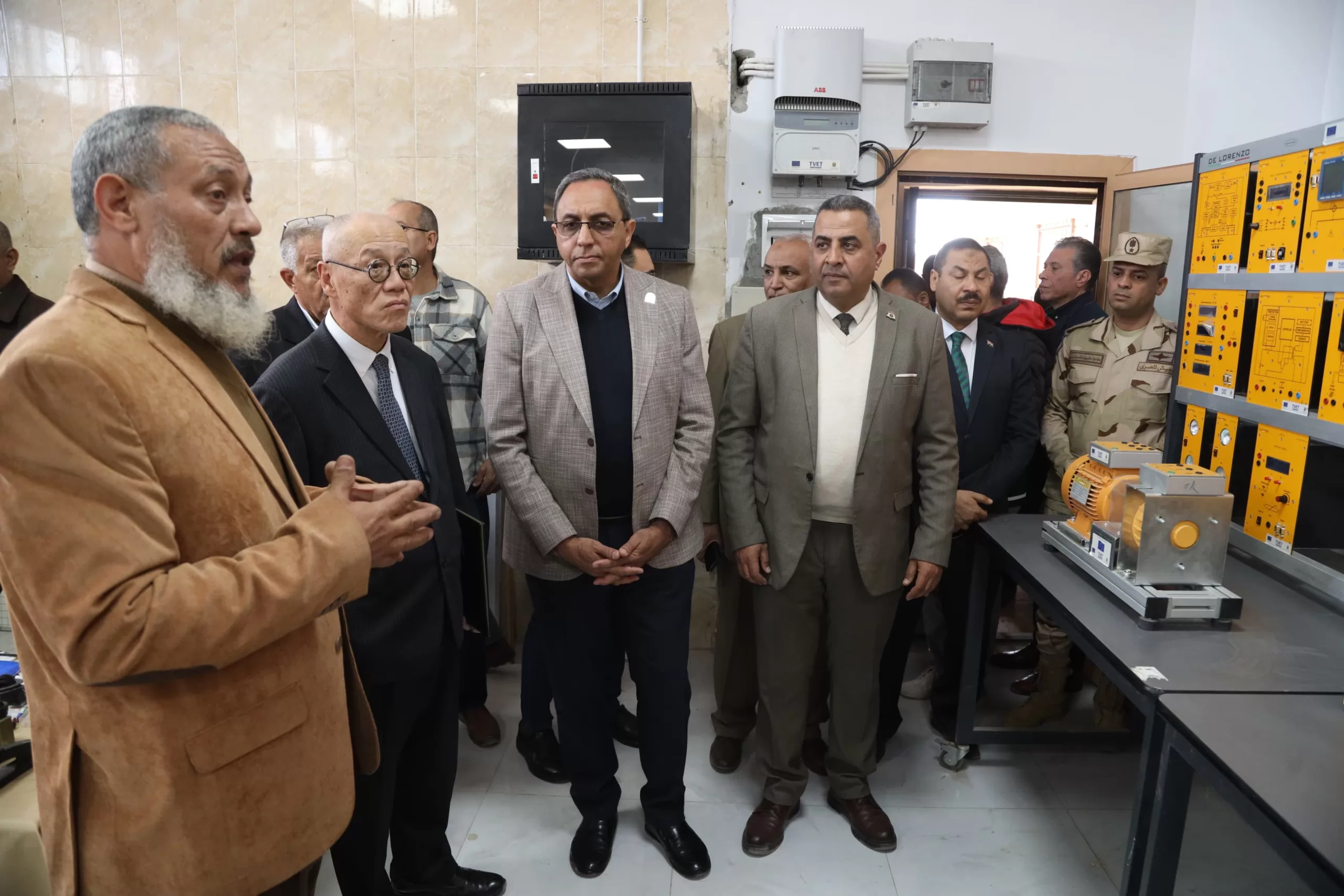 محافظ قنا والسفير الياباني يتفقدان "الفنية الصناعية" لبحث إنشاء مدرسة تكنولوجية متطورة 21 - جريدة المساء