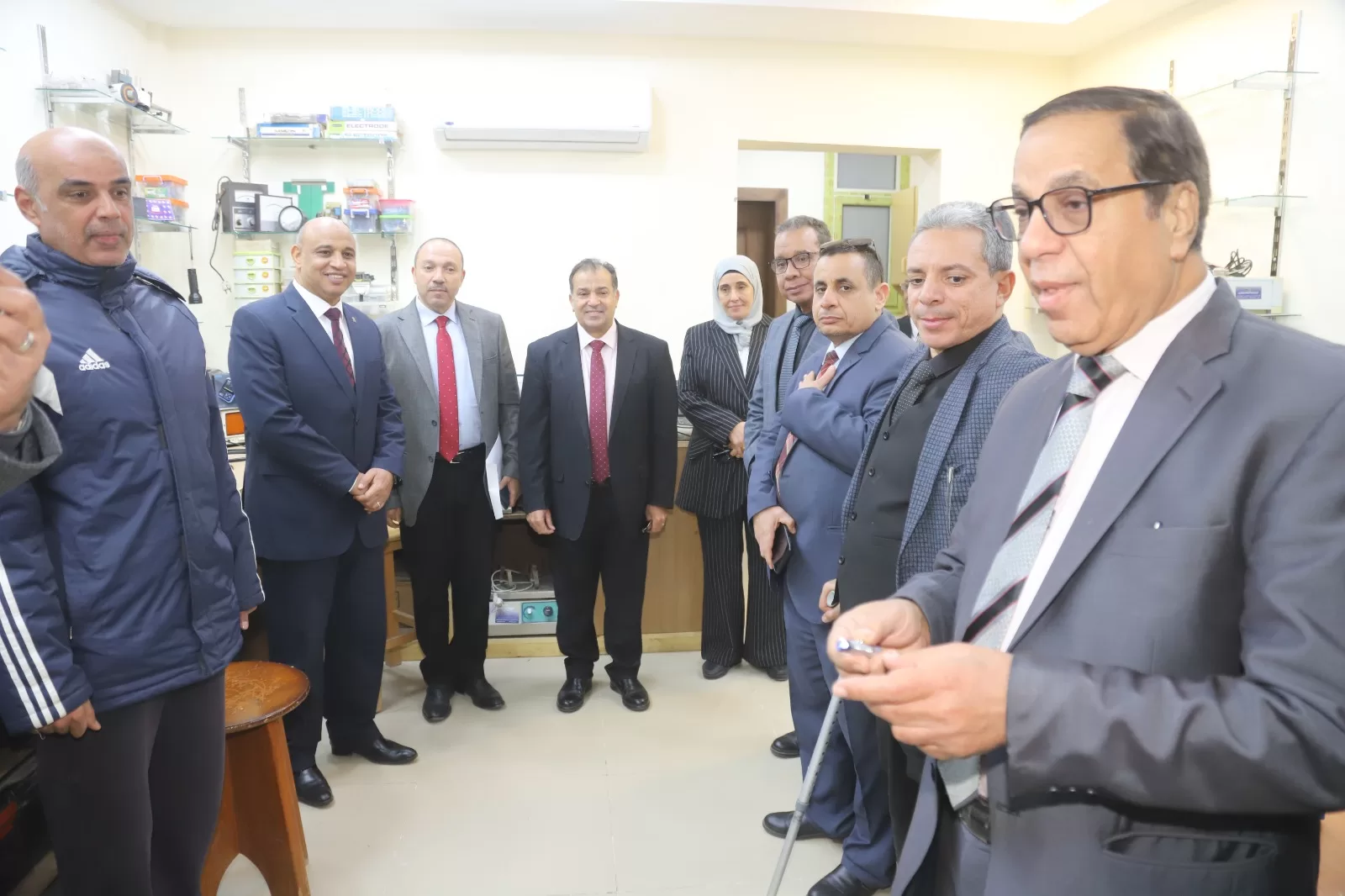 رئيس جامعة قنا يفتتح مركز صيانة الأجهزة الطبية والعلمية والإلكترونية 25 - جريدة المساء