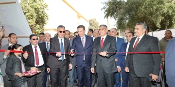 وزيرا الزراعة والتموين ومحافظ الجيزة يفتتحون معرض السلع الغذائية بالمتحف الزراعي 1 - جريدة المساء