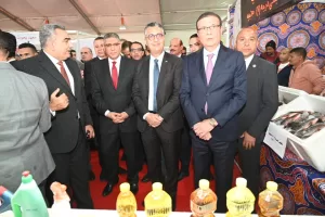 وزيرا الزراعة والتموين ومحافظ الجيزة يفتتحون معرض السلع الغذائية بالمتحف الزراعي 33 - جريدة المساء