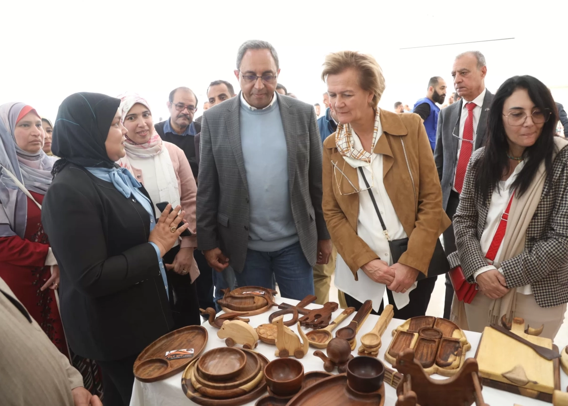 محافظ قنا وسفيرة الاتحاد الأوروبي يتفقدان كورنيش النيل ومعرض الحرف التراثية 20 - جريدة المساء محافظ قنا وسفيرة الاتحاد الأوروبي يتفقدان كورنيش النيل ومعرض الحرف التراثية 19 - جريدة المساء