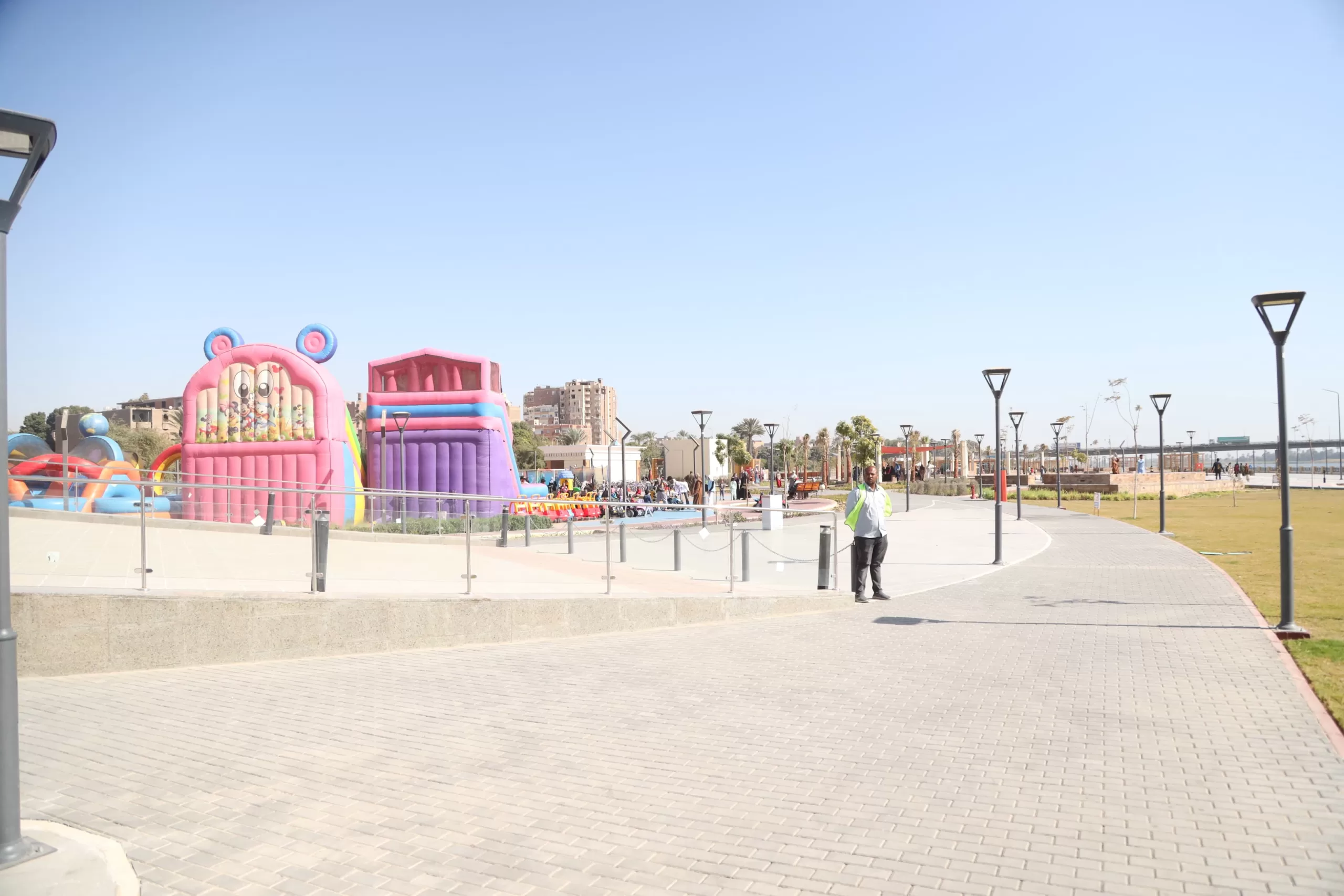 محافظ قنا وسفيرة الاتحاد الأوروبي يتفقدان كورنيش النيل ومعرض الحرف التراثية 40 - جريدة المساء محافظ قنا وسفيرة الاتحاد الأوروبي يتفقدان كورنيش النيل ومعرض الحرف التراثية 39 - جريدة المساء