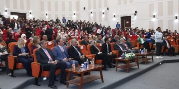 رئيس جامعة بنها يفتتح مؤتمر "التمكين المهني والتقدّم الوظيفي استعدادًا لمستقبل العمل 1 - جريدة المساء