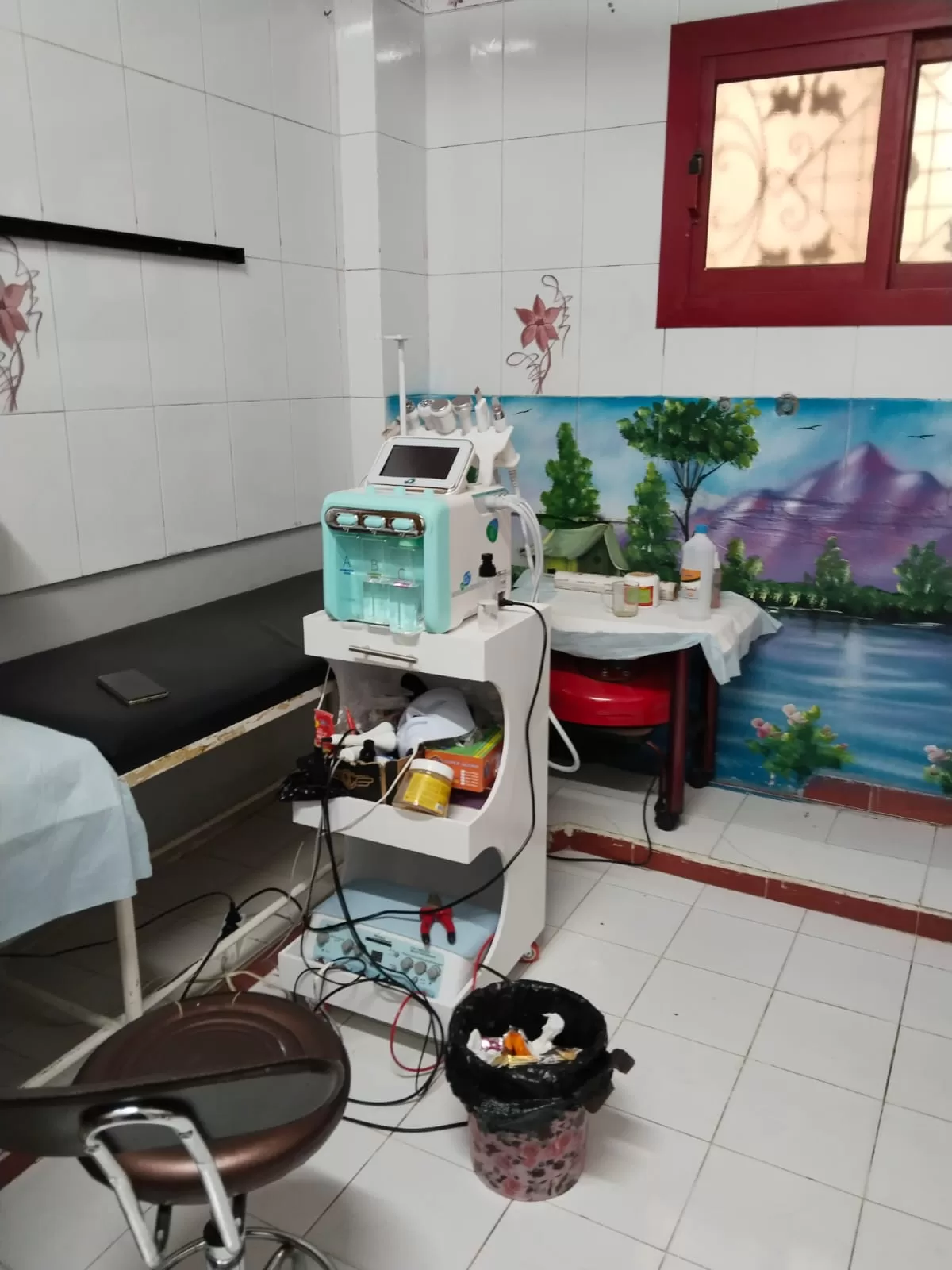 غلق مركز تجميل مخالف ومصادرة مستحضرات مجهولة المصدر بنجع حمادي 57 - جريدة المساء