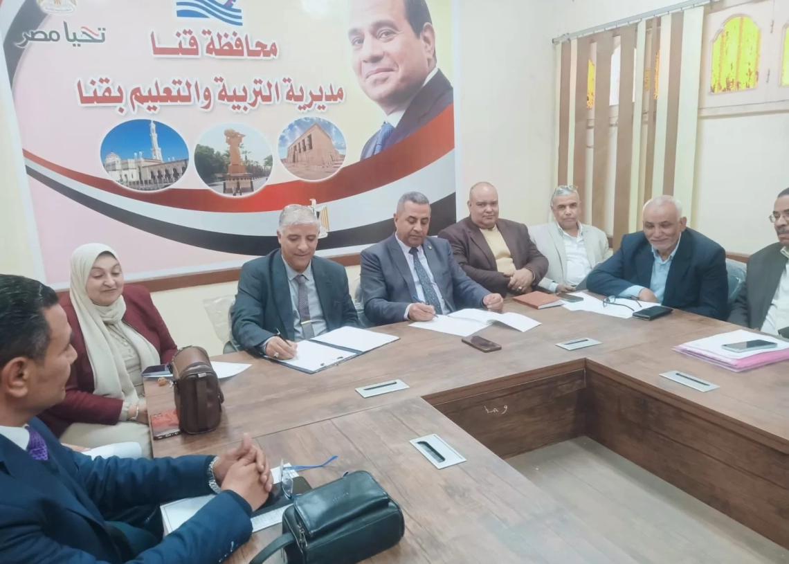 وكيل تعليم قنا يتابع استعدادات بدء الدراسة بالفصل الدراسي الثاني 17 - جريدة المساء