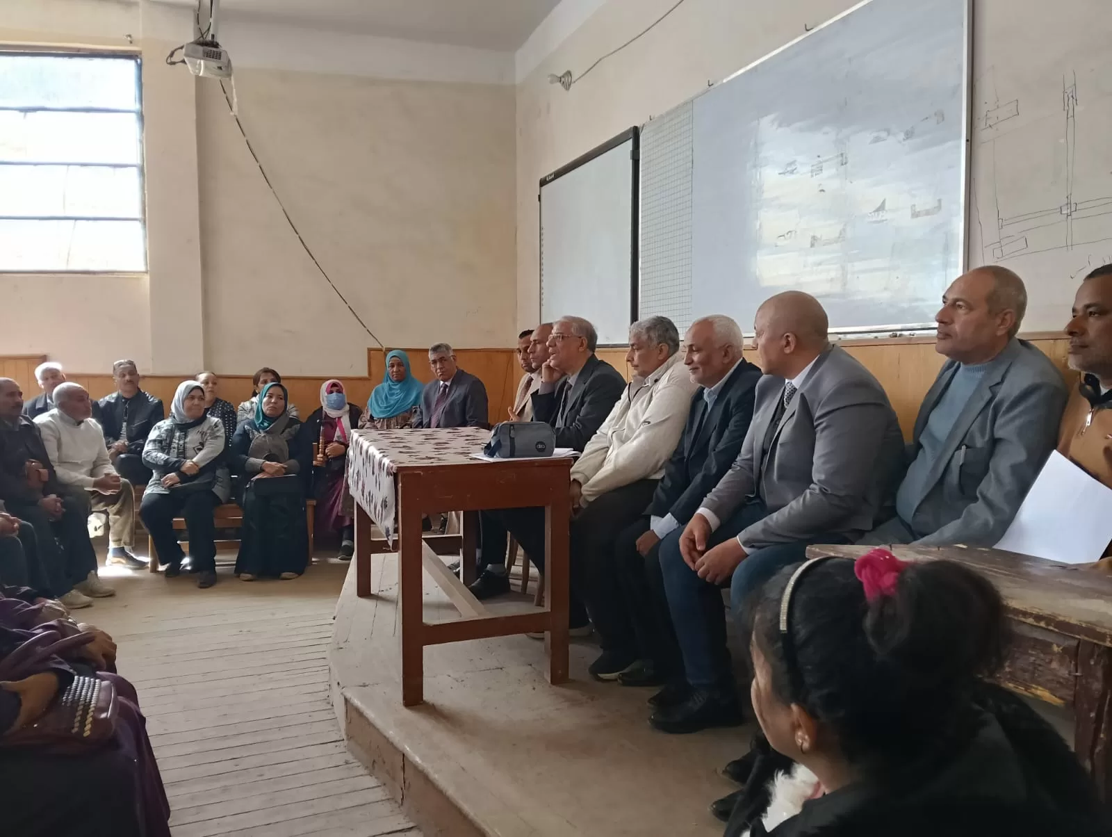 وكيل تعليم قنا يتابع مقابلات اختيار المشاركين في امتحانات الدبلومات الفنية 26 - جريدة المساء