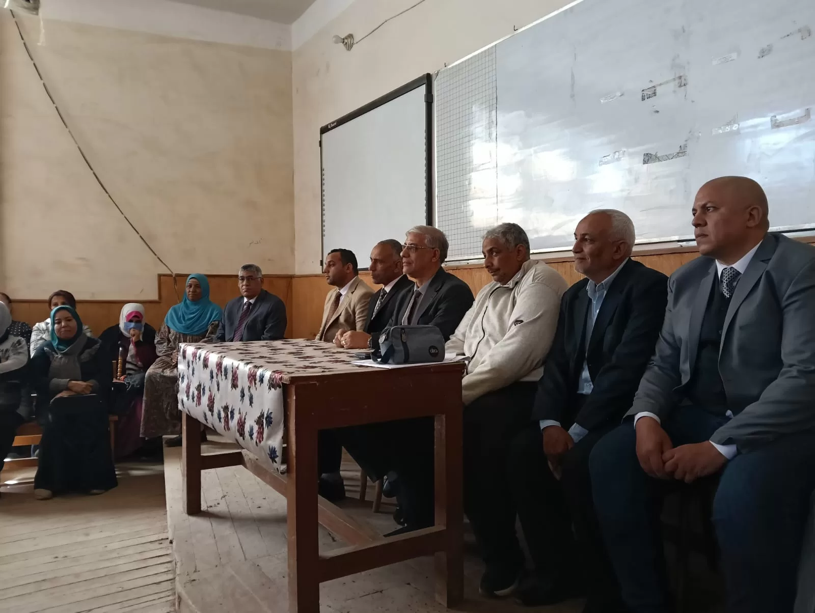 وكيل تعليم قنا يتابع مقابلات اختيار المشاركين في امتحانات الدبلومات الفنية 28 - جريدة المساء