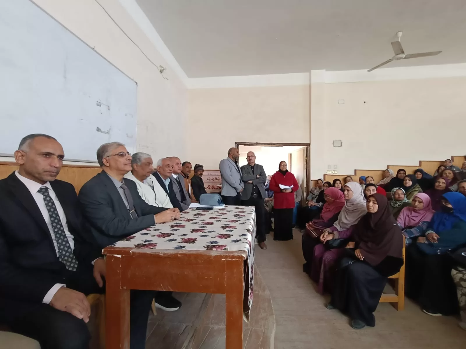 وكيل تعليم قنا يتابع مقابلات اختيار المشاركين في امتحانات الدبلومات الفنية 30 - جريدة المساء