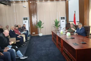 محافظ الجيزة يبحث مع رؤساء الأحياء الارتقاء بمستوى النظافة والمظهر الحضاري 21 - جريدة المساء