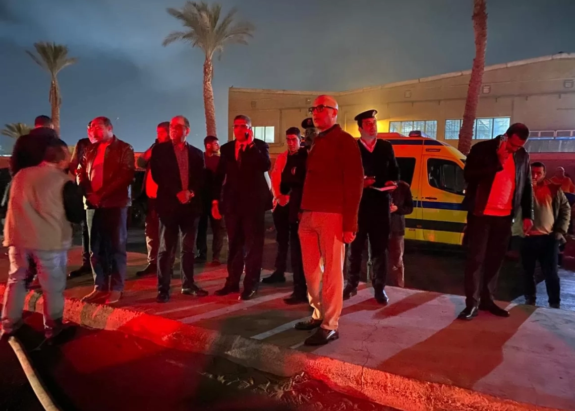 محافظ الجيزة يتابع ميدانيًا عمليات إطفاء حريق بمصنع أخشاب في ٦ أكتوبر 19 - جريدة المساء