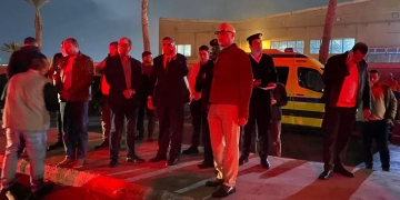 محافظ الجيزة يتابع ميدانيًا عمليات إطفاء حريق بمصنع أخشاب في ٦ أكتوبر 1 - جريدة المساء