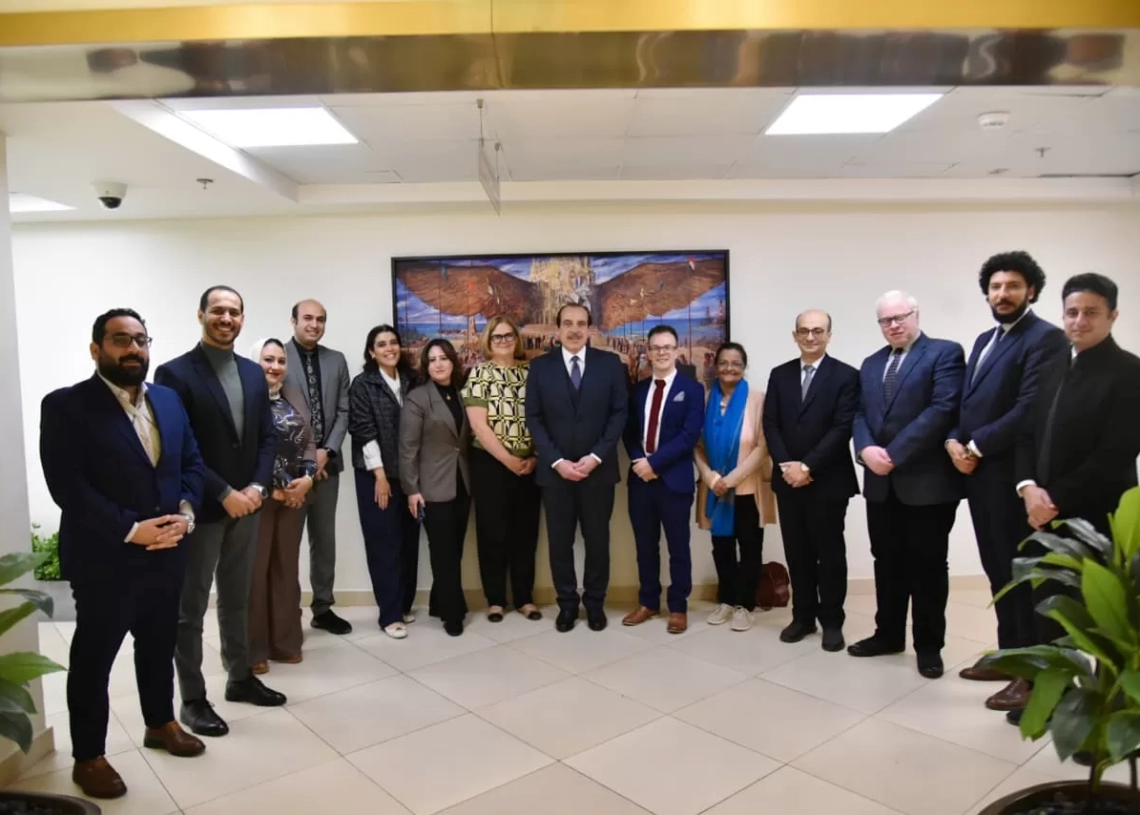 "الصحة": تعزيز التعاون في مكافحة مقاومة المضادات الميكروبية مع جامعة دي مونتفورت البريطانية 18 - جريدة المساء