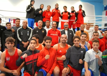 وزير الشباب والرياضة واللوزي والفنان محمد لطفي يساندون منتخب الملاكمة 25 - جريدة المساء